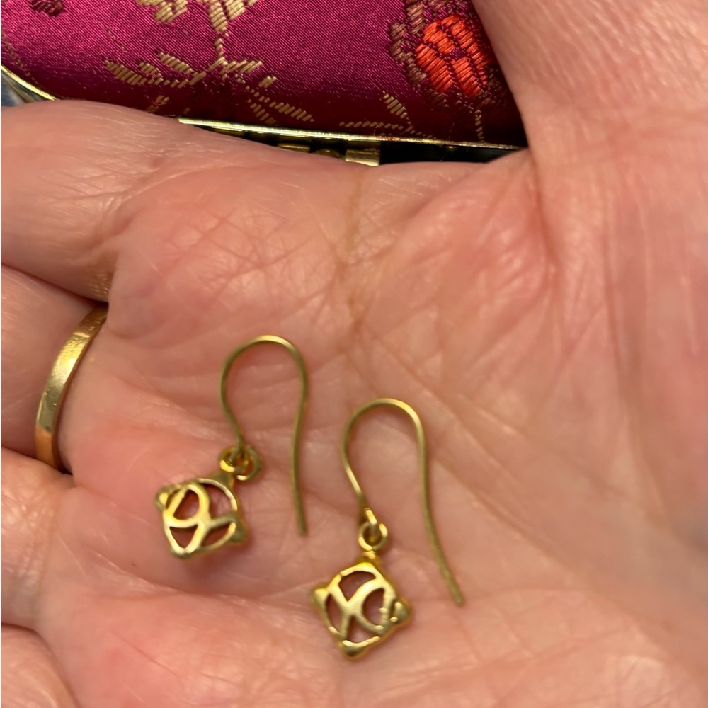 Authentic & Rare 18k David Yurman 
Initial “DY” Fishhook Earrings